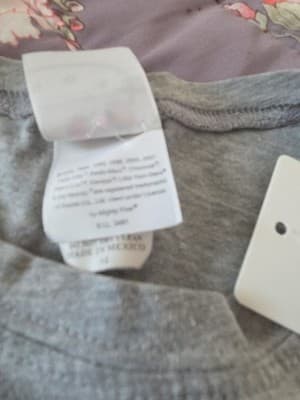 Hello Kitty Short Sleeve Heather Gray Tshirt Womens M 8/10 Soft Stretch NWT YK2 - Thumbnail 3