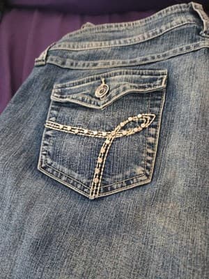 Ladies YMI Embroidered Faded Blue Jeans Size 13 - Thumbnail 3