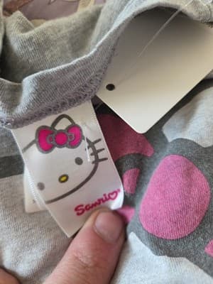 Hello Kitty Short Sleeve Heather Gray Tshirt Womens M 8/10 Soft Stretch NWT YK2 - Thumbnail 4