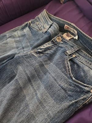 Ladies YMI Embroidered Faded Blue Jeans Size 13 - Thumbnail 5