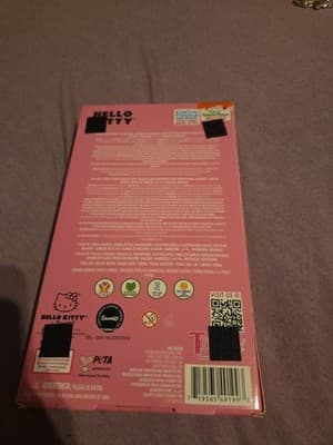 Hello Kitty Beauty Set Plant-Based Lip Balm Nail Polish Mirror Hair Clip Bag - Thumbnail 2