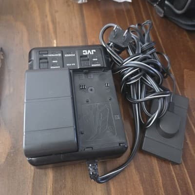 JVC GR-AX30 Compact VHS Camcorder w Case/Charger Tested Working No Tape Turns On - Thumbnail 5