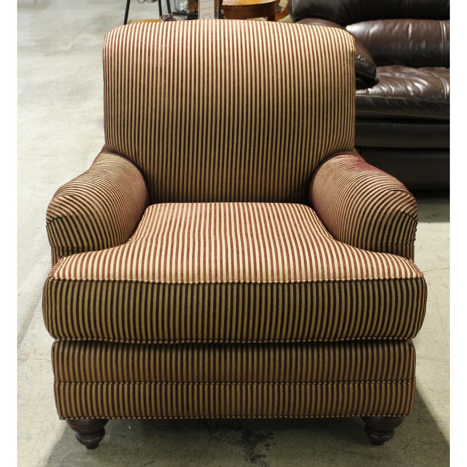 Ethan Allen Club Chair w/Ottoman - Gold & Burgundy - Thumbnail 5