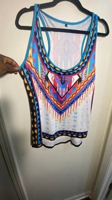 Women's Sleeveless Tank Top Size Medium - Thumbnail 2