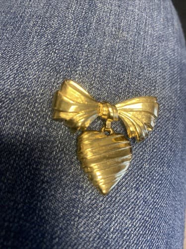 Vintage Avon I Love You Mother Heart Bow Charm Gold Tone Pin Brooch - Thumbnail 2