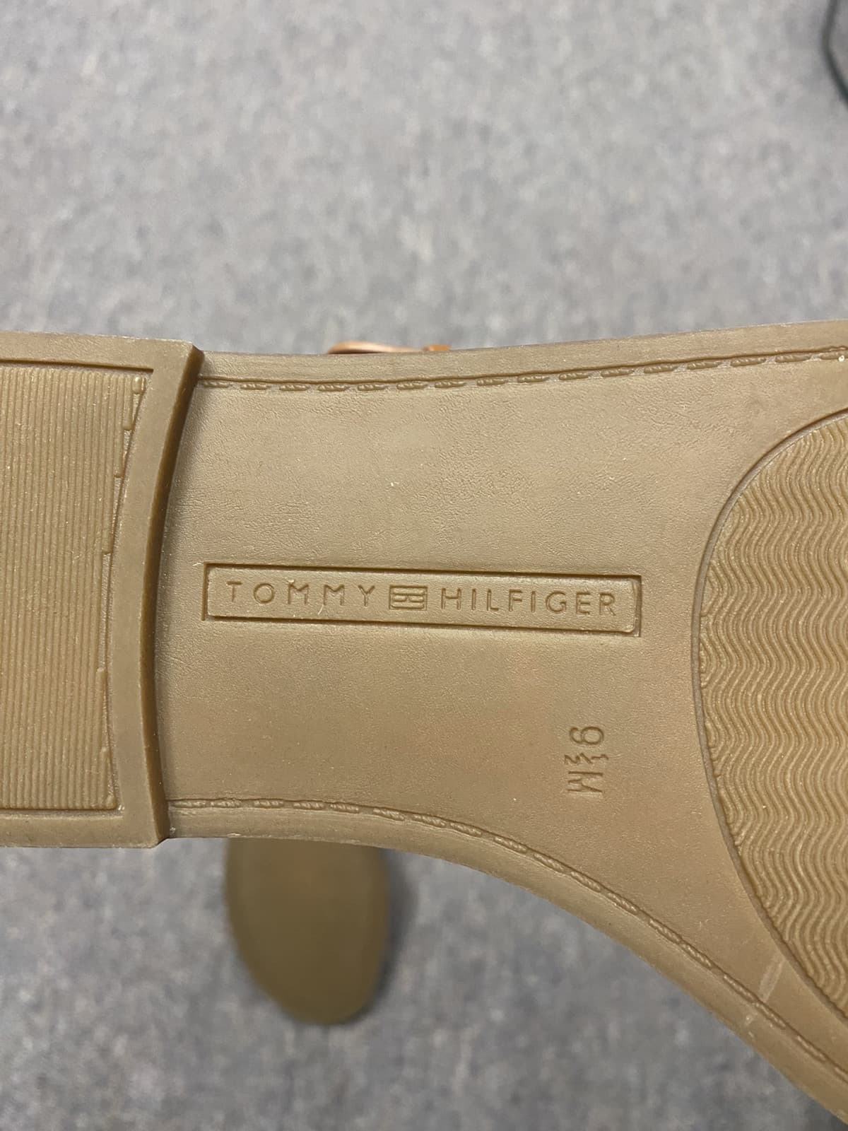 Tommy Hilfiger Brown T-Strap TH Logo Fashion Sandals Women's Size 9.5 - Thumbnail 6