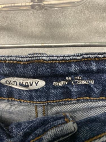 Old Navy Size 22 High-Rise O.G. Straight Secret-Smooth Pockets Roll Cuff Shorts - Thumbnail 5