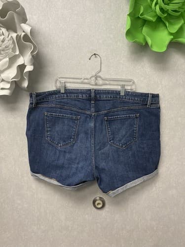 Old Navy Size 22 High-Rise O.G. Straight Secret-Smooth Pockets Roll Cuff Shorts - Thumbnail 7