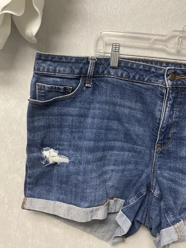 Old Navy Size 22 High-Rise O.G. Straight Secret-Smooth Pockets Roll Cuff Shorts - Thumbnail 2