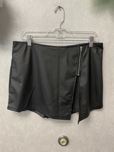 SHEIN Black Vegan Leather Skort Size Xl - Image 1