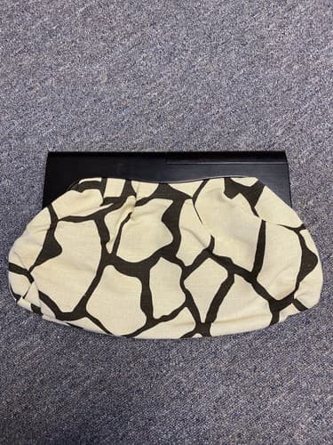 Old Navy Giraffe Fabric Clutch With Wooden Handle Magnetic Clasp - Thumbnail 4