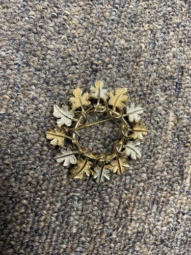 Vintage Sarah Coventry 1960s silver and gold tone leaf wreath brooch - Thumbnail 3
