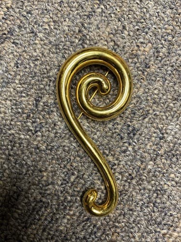 Vintage Monet Swirl Design Abstract Brooch Pin Gold Tone Metal Shiny Signed - Image 1