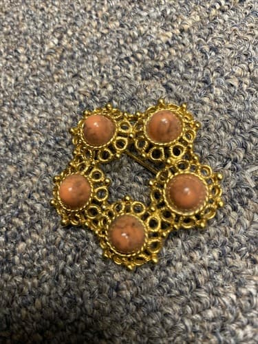 Vintage Sarah Coventry Valencia Brooch Pin Simulated Coral Gold Tone Wreath - Thumbnail 2