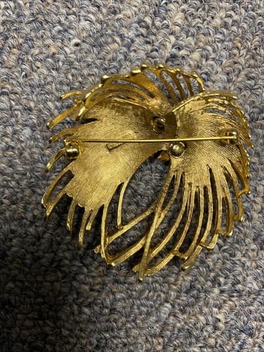 Vintage Monet Brooch Gold Tone - Thumbnail 4