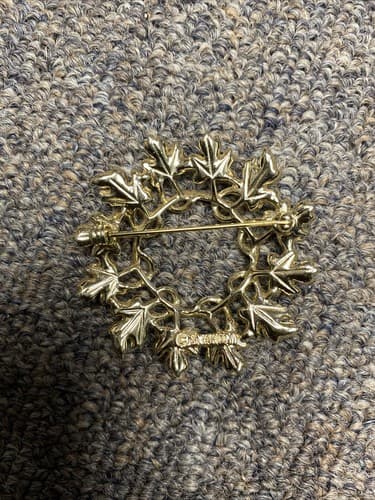 Vintage Sarah Coventry 1960s silver and gold tone leaf wreath brooch - Thumbnail 5