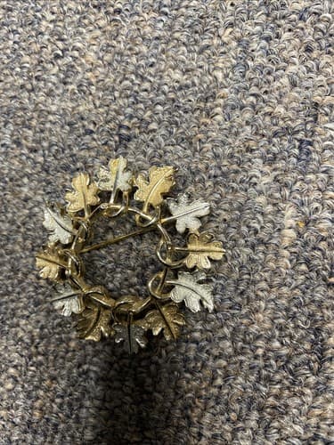 Vintage Sarah Coventry 1960s silver and gold tone leaf wreath brooch - Thumbnail 2