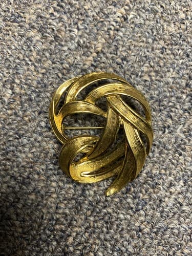 Vintage MONET Signed Lg Ribbon Swirl Brooch Pin Brushed Gold Lovely Gift - Image 1