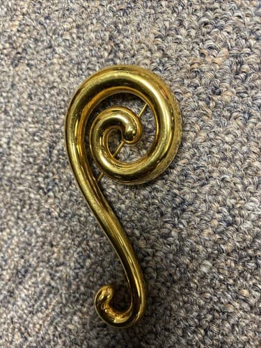 Vintage Monet Swirl Design Abstract Brooch Pin Gold Tone Metal Shiny Signed - Thumbnail 3