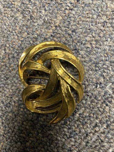 Vintage MONET Signed Lg Ribbon Swirl Brooch Pin Brushed Gold Lovely Gift - Thumbnail 2