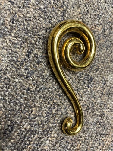 Vintage Monet Swirl Design Abstract Brooch Pin Gold Tone Metal Shiny Signed - Thumbnail 2