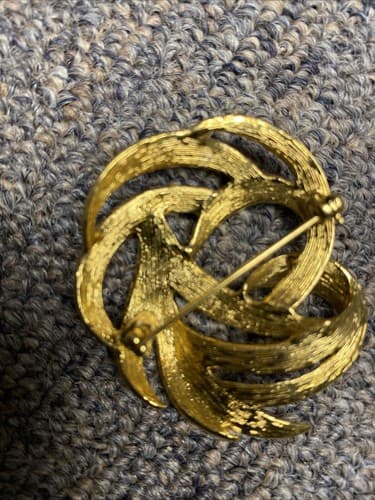 Vintage MONET Signed Lg Ribbon Swirl Brooch Pin Brushed Gold Lovely Gift - Thumbnail 4