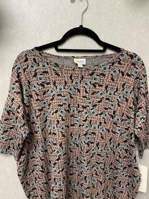LuLaRoe Irma Grey/Red Disney - Minnie Highlow Top Size Small - Thumbnail 2