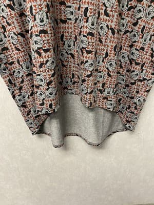 LuLaRoe Irma Grey/Red Disney - Minnie Highlow Top Size Small - Thumbnail 7