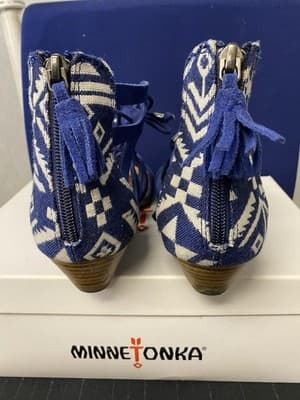 Minnetonka Navy Sandals Size 9 - Thumbnail 5
