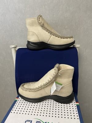 Flexus-Spring Step Beige Microsuede Boots Size 9.5/10 - Thumbnail 2