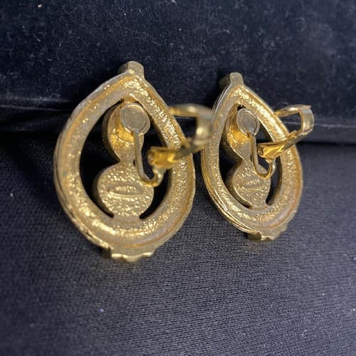 Vintage AVON CLASSIC CONTRAST CLIP EARRINGS - Thumbnail 5