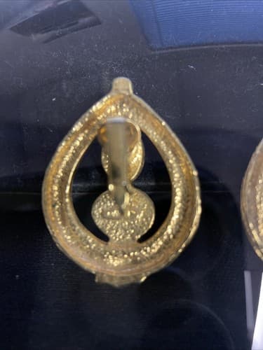 Vintage AVON CLASSIC CONTRAST CLIP EARRINGS - Thumbnail 4