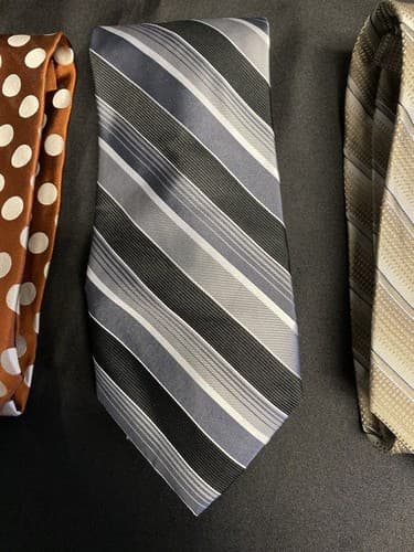 Perry Ellis Portfolio 100% Silk Lot of 4 men's ties - Thumbnail 3