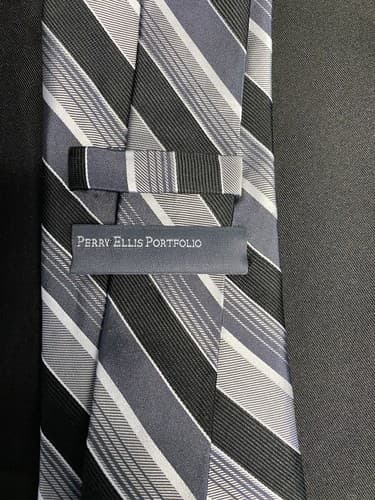 Perry Ellis Portfolio 100% Silk Lot of 4 men's ties - Thumbnail 12