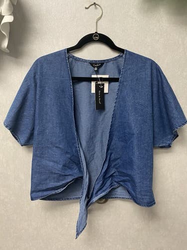 Sim & Sam Cropped Short Sleeve Tie up Top blue -NWT- Size M - Thumbnail 5