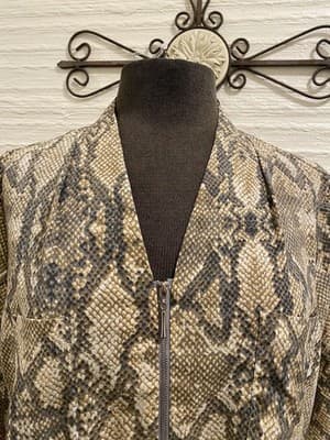 Jaclyn Smith Snakeskin Print Tunic Blouse Size Large - Thumbnail 3