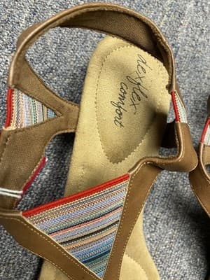 DexFlex Comfort Women's size 9 Multi Colored Striped Thong Heeled Sandal (L1) - Thumbnail 2