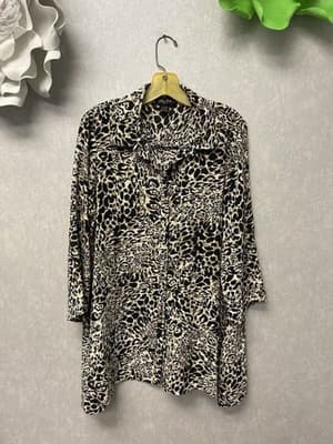 Melissa Paige Large Petite Tunic Top Blouse Shirt Leopard Animal Print Oversized - Image 1