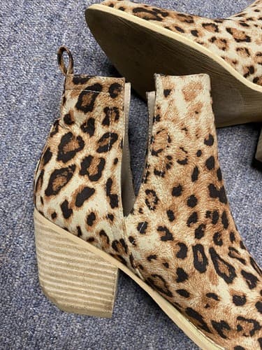 Arider Girl Animal Print V-Cut Booties Womens Size 8 - Thumbnail 2