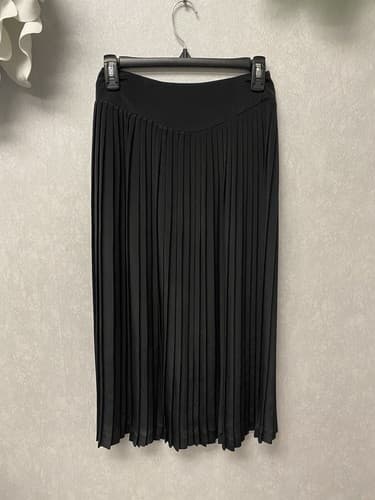 Liz Claiborne Black Pleated Skirt Size 4p