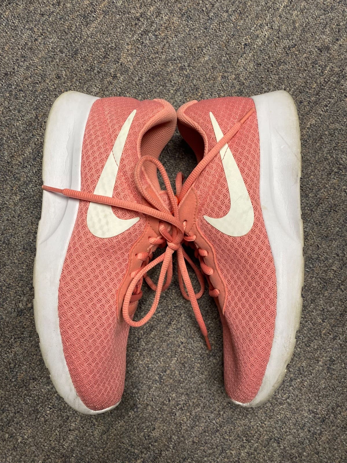 Nike Tanjun Pink lava glow performance running athletic shoe Size 9