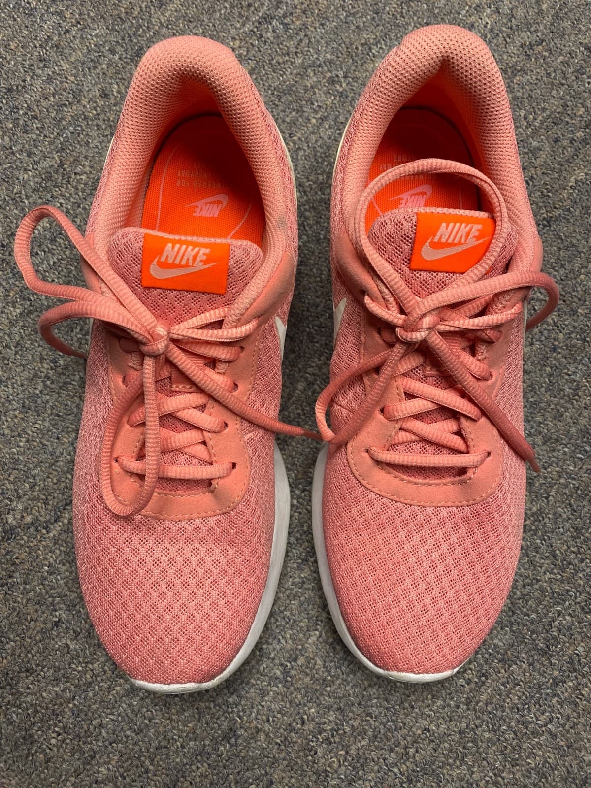 Nike Tanjun Pink lava glow performance running athletic shoe Size 9 - Thumbnail 2