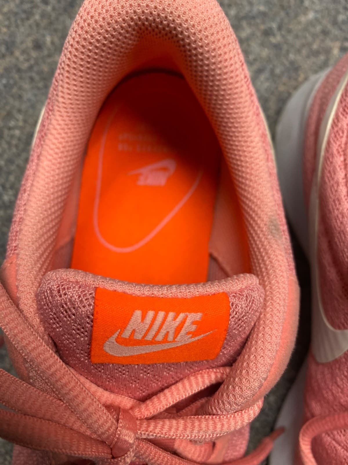 Nike Tanjun Pink lava glow performance running athletic shoe Size 9 - Thumbnail 3