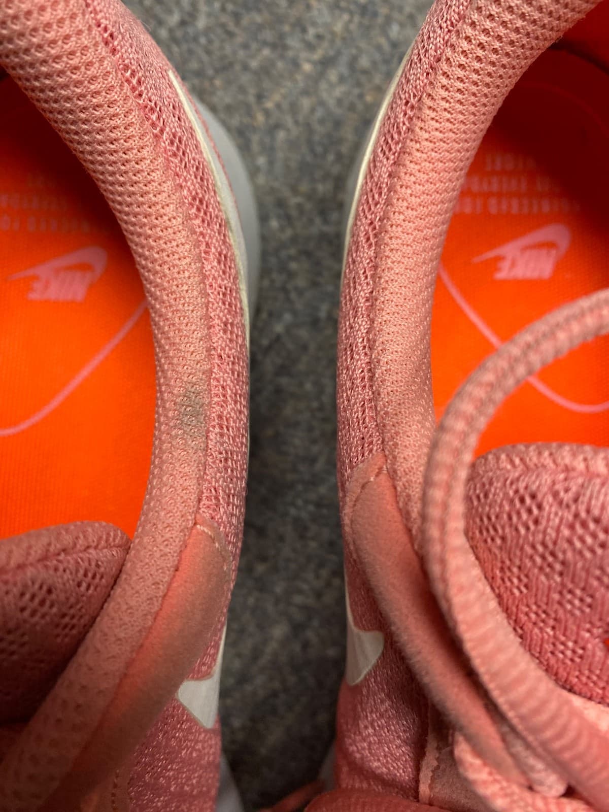 Nike Tanjun Pink lava glow performance running athletic shoe Size 9 - Thumbnail 4