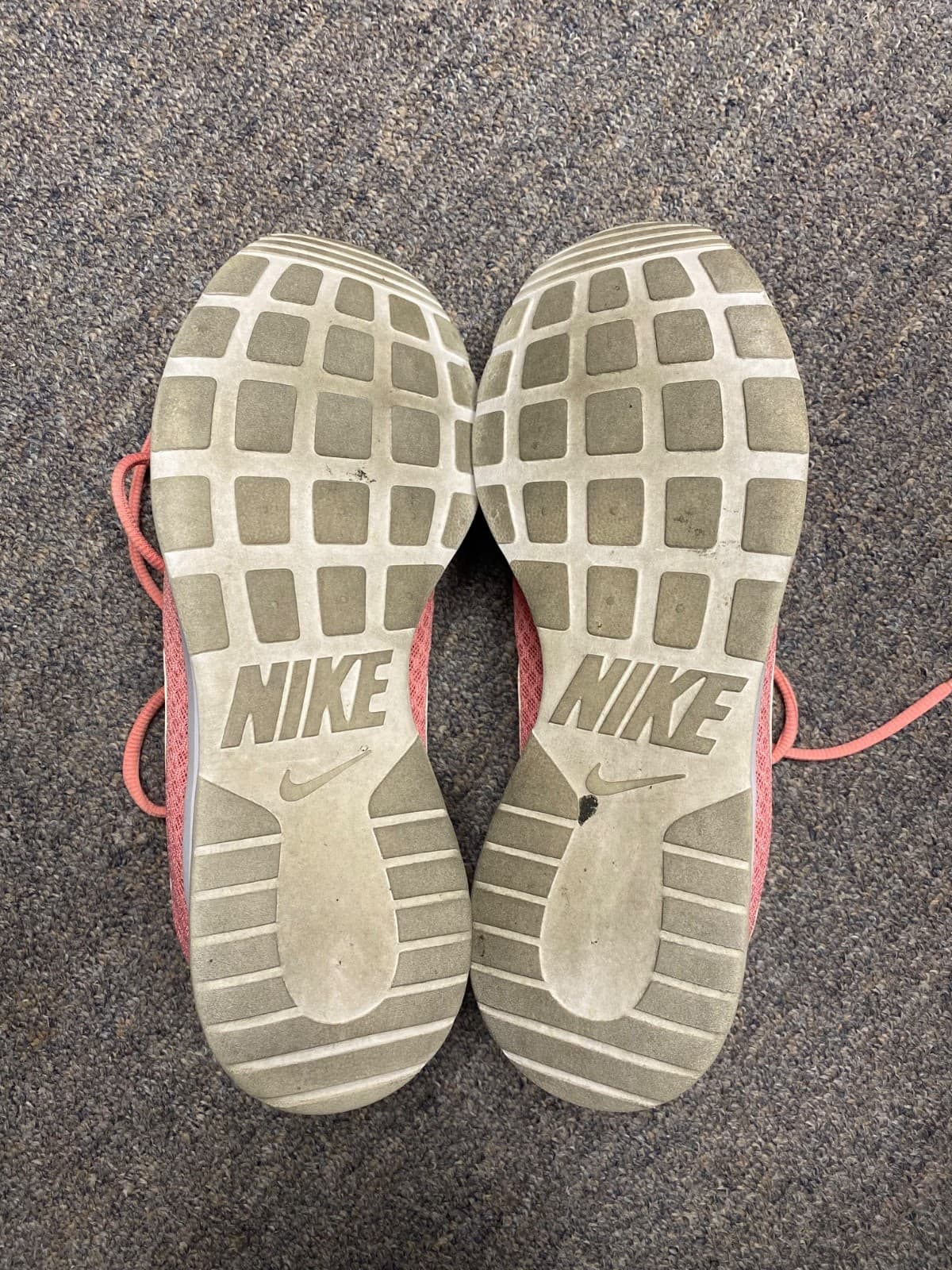 Nike Tanjun Pink lava glow performance running athletic shoe Size 9 - Thumbnail 8