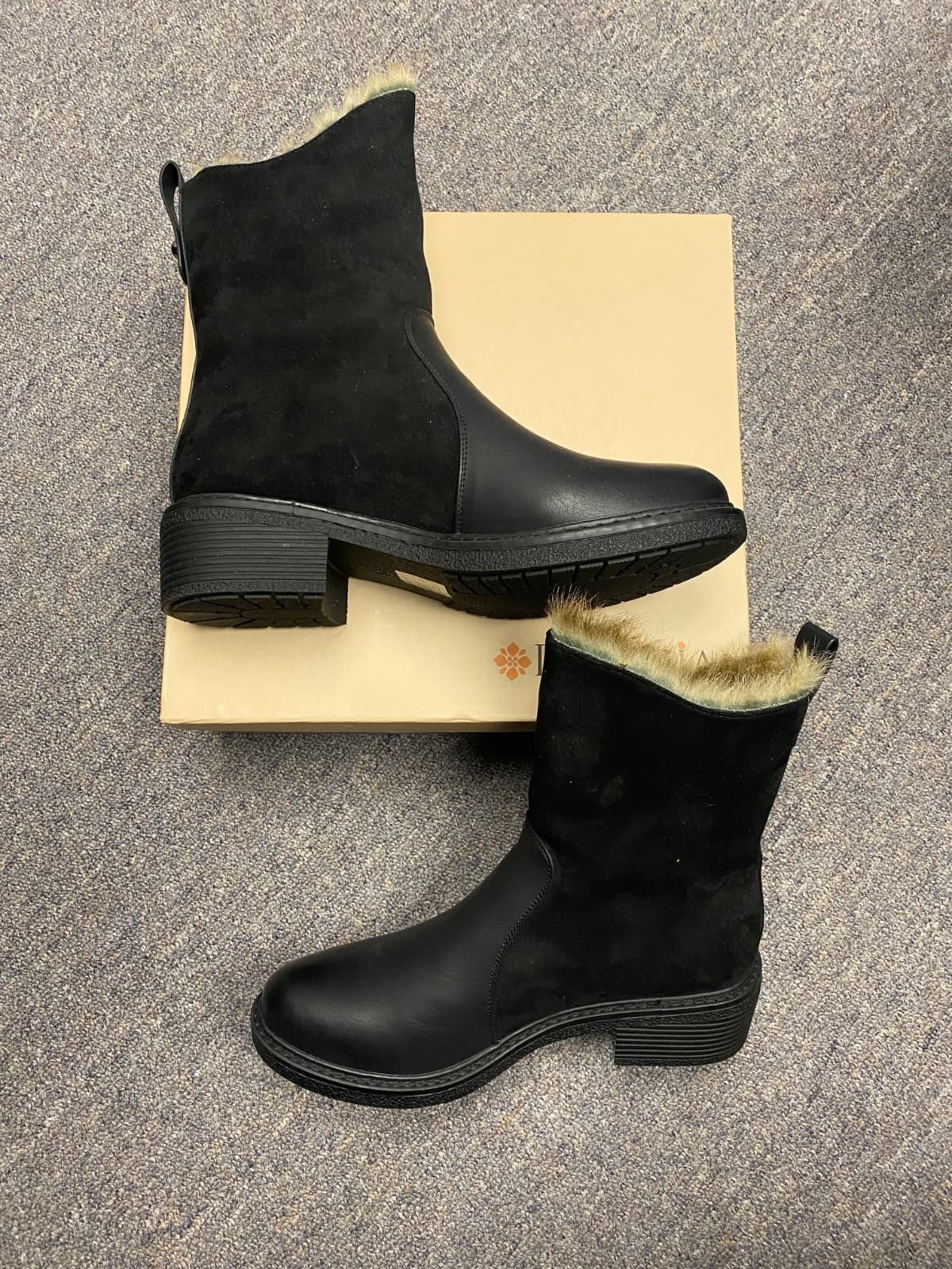 Women Patrizia Saige Black Faux Fur Winter Boots New Size 9.5/10 - Thumbnail 3