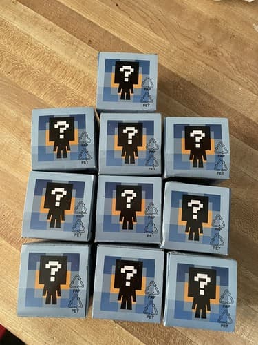 LOT OF 10 LEGENDS MOB HEAD MINIS, UNSEARCHED, NEW UNOPENED BOXED (2022 Mattle) - Thumbnail 6