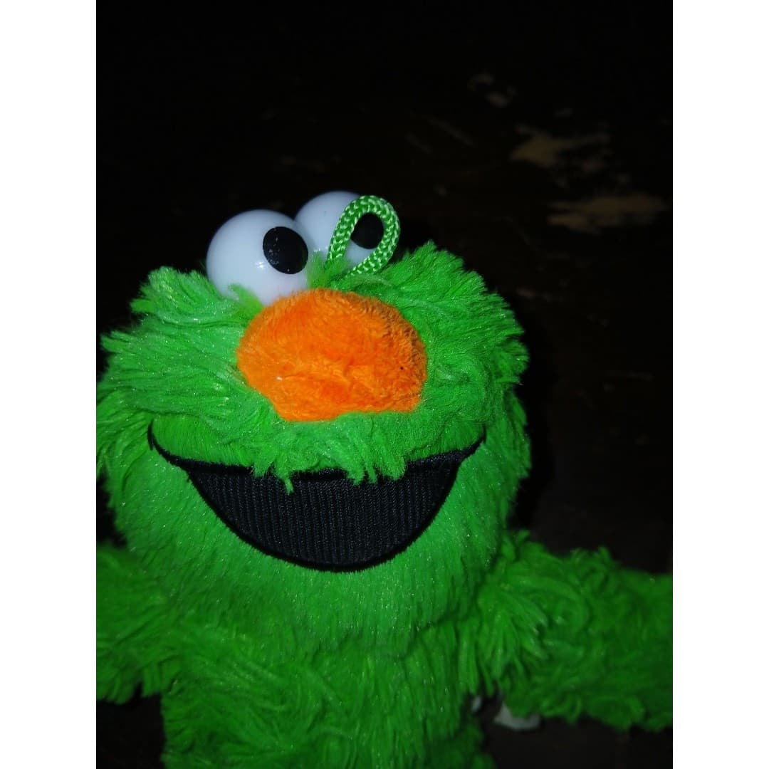 RARE 2017 Green Elmo Plush Not for Retail Sale Prize 9" Sesame Workshop 12117 - Thumbnail 3