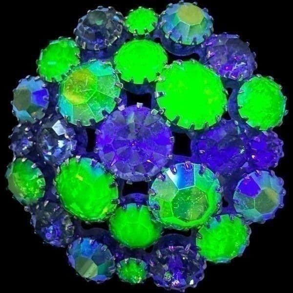 Vintage 1940’s URANIUM Glass & Green Aurora Borealis Circle Dogtooth Multi Dimen - Image 1