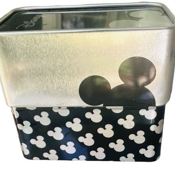 NWT DISNEY ACCUTIME Minnie Mouse Watch New In Box Silver Metallic Band Date Wind - Thumbnail 2